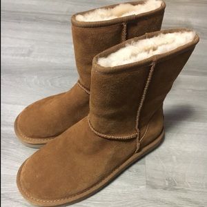 Brand new Koolaburra by UGG size 6